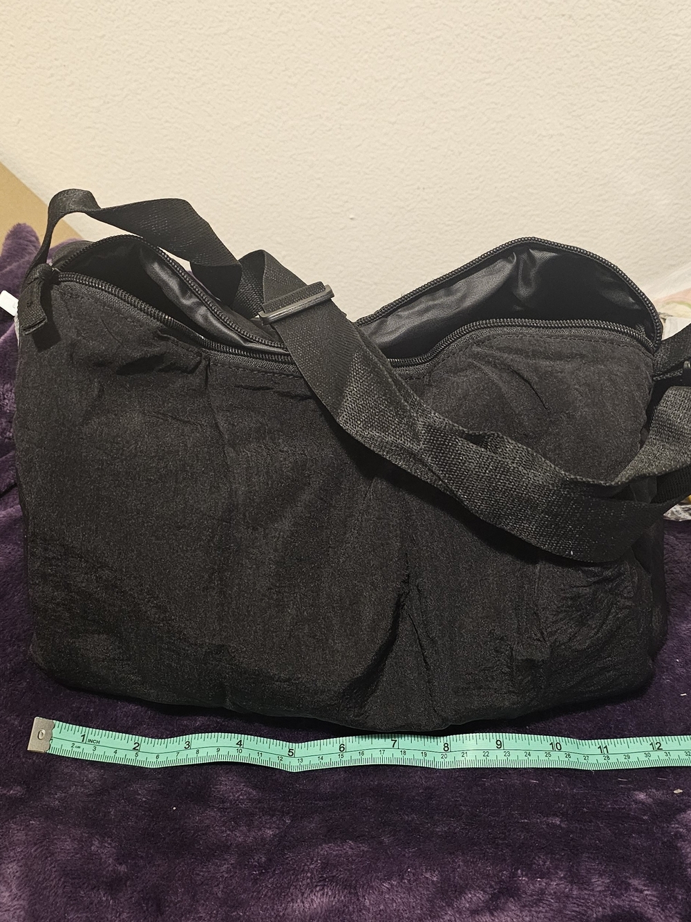 Classic Black Shoulder Bag - Versatile Everyday Carry
